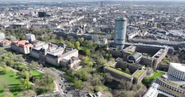 Düsseldorf, Kuzey Ren Vestfalyası, Almanya, 31 Mart 2024: Dolayısıyla, Düsseldorf, Almanya 'daki sigorta şirketi genel merkez binası. Hava görünümü.