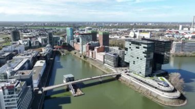 Düsseldorf, Kuzey Ren Vestfalya, Almanya, 31 Mart 2024: Media limanı, Medienhafen, Dusseldorf. Modern mimari ve dış mimari binalar.