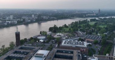 Köln, Kuzey Ren Vestfalyası, Almanya, 9 Mayıs 2024: Gösteriler, tiyatro ve konserler için Tanzbrunnen sahnesi.