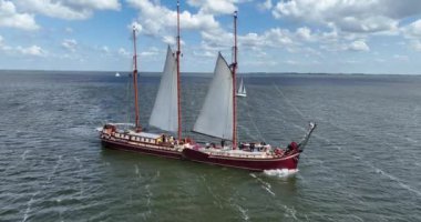 De Radboud, IJsselmeer 'deki en büyük üç direkli makas..