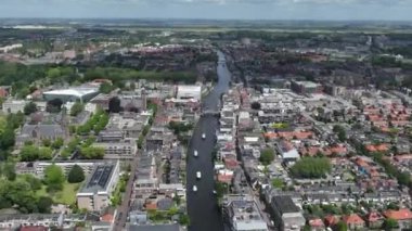 Hollanda 'nın güneyindeki Alphen aan den Rijn şehrinin hava sahasında zaman kaybı. Rijn Kanalı.