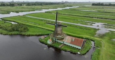 Assendelft, Hollanda 'daki tarihi rüzgar değirmeni.