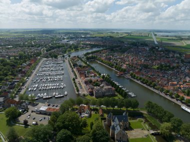 Medemblik limanı, Kuzey Hollanda, Hollanda. Şehir genel değerlendirmesi.