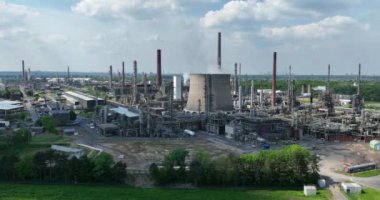 Wesseling petrol rafinerisinin hava manzarası, ağır endüstriyel petrol endüstrisi.