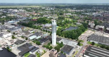 Alphen aan den Rijn, Güney Hollanda, Hollanda, 9 Haziran 2024: Alphen aan den Rijn, Hollanda 'daki Telekomünikasyon Kulesi. Yayın teknolojisi kulesi. Anten ve dijital sinyal