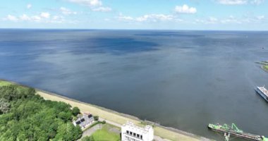 Lely pompalama istasyonu, elektrikle çalışan pompalama istasyonu, Zuiderzee 'nin ulusal bir anıtı olan bina, Medemblik, Hollanda