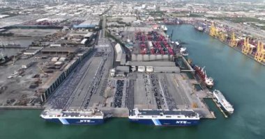 Laem Chabang, Changwat Chonburi, Tayland, 27 Haziran 2024: Tayland 'daki Laem Chabang terminalinden ayrılın..