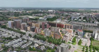 Zaandam, Hollanda 'da yeni modern konut inşaatı.