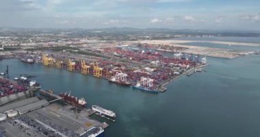 Laem Chabang, Changwat Chonburi, Tayland, 27 Haziran 2024: Laem Chabang sanayi ve ticari liman, konteynırlar ve lojistik Tayland.