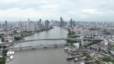 Bangkok, Tayland. Hava aracı şehrin ufuk çizgisini ve altyapısını hızlandırdı.