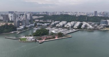 Marina ve Asya, SIngapore 'daki Keppel Adası' ndaki yerleşim alanı. İnsansız hava aracı..
