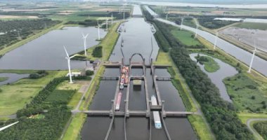 Kreekraksluizen, Schelde-Rijnkanaal, Antwerp ve Rotterdam 'da. Hava görünümü.