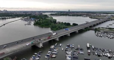 Amsterdam, Kuzey Hollanda, Hollanda, 26 Temmuz 2024: Amsterdam 'daki A10 otoyolunun bakımı.