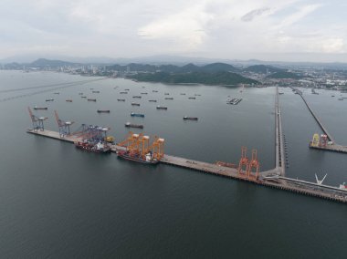 Laem Chabang, Changwat Chonburi, Tayland, 27 Haziran 2024: Kerry Siam Liman Terminali. Ulaşım ve lojistik. Hava görünümü.