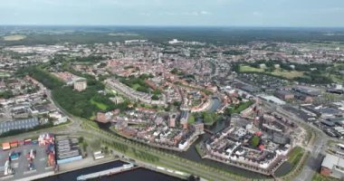 Bergen op Zoom şehrin merkez yerleşim alanı, Kuzey Brabant, Hollanda. Hava videosu.