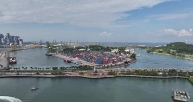 Singapur, Merkez Bölgesi, Singapur, 4 Temmuz 2024: PSA Brani Terminali, ulaşım ve lojistik, Singapur 'un güney kıyısında Keppel Limanı yakınlarında yer alan bir ada.