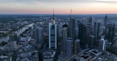 Frankfurt am Main, Almanya 'da gün batımında ufuk çizgisi.