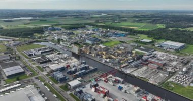 Bergen op Zoom sanayi limanı, Plastik, beton, geri dönüşüm, hammadde işleme şirketleri. Hava videosu