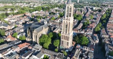 Dom Torres 'in, Dom Tower' ın, Utrecht, Hollanda 'daki katedralin havadan görüntüsü. Hava görünümü.
