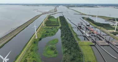 İç nakliye, kanallar, Rhine Scheldt Kanalı. Hollanda 'nın Infrastrucutre' ı. Hava aracı görünümü.