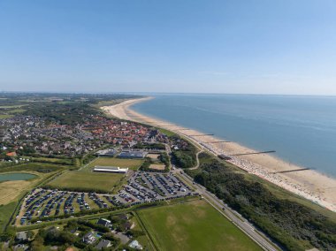 Zoutelande, Zeeland, Hollanda plajı. Yaz zamanı. Hava görünümü.