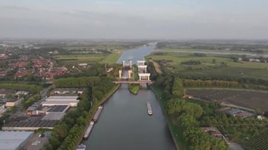 Hollanda 'daki kara nakliye sularının hava zaman aşımına uğraması..