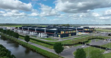 Hollanda 'daki veri merkezi binası, hava aracı görüntüsü