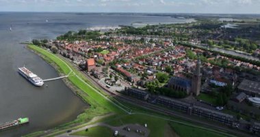 Medemblik, şehir manzarası, Noord-Holland, IJsselmeer boyunca Batı-Friesland. Hava görünümleri.