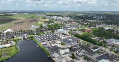 Alphen aan den Rijn, Güney Hollanda, Hollanda, 9 Haziran 2024: Alphen aan den Rijn, Hollanda 'daki Telekomünikasyon Kulesi. Yayın teknolojisi kulesi. Anten ve dijital sinyal