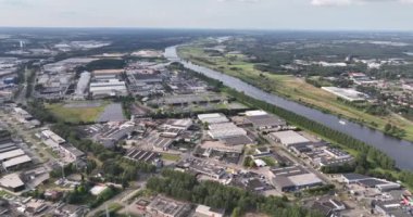 Venlo, limburg, Hollanda. Skyline Genel Bakış. Maas Nehri ve şehir manzarası.