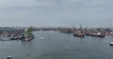Singapur, Pasir Panjang terminali, Singapur, 5 Temmuz 2024: Konteyner terminali, nakliye ve lojistik. Hava aracı görünümü.