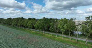 Hollanda 'daki ultra modern veri merkezi. Hava aracı videosu.