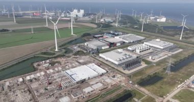 Arama motoru, internet şirketi, Eemshaven, Hollanda 'daki veri merkezi. IT teknoloji binası.