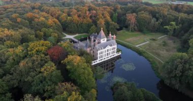 Renswoude Şatosu 'ndaki Kasteel Renswoude' un hava aracı videosu. Hollanda 'da..