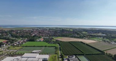 Hava aracı videosu Zierikzee ve Zeelandbridge, deniz manzaralı..