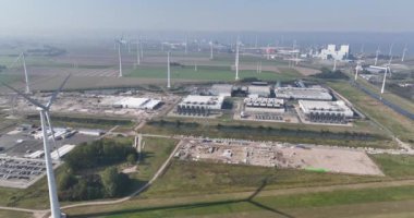 Hollanda, Eemshaven 'daki büyük bir arama motoru veri merkezi..