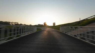 Aduarderzeil, Groningen köyünün insansız hava aracı videosu..
