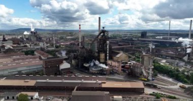 Dillingen Saar, Saarland, Almanya, 12 Eylül 2024: Dillingen Saar 'da metal üretim ve endüstriyel patlama fırını. Hava görünümü.