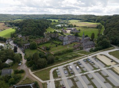 Hava aracı videosu, Aulne Harabeleri Sambre, Gozee, Thuin, Belçika 'da. Tarihi Anıt Mirası.