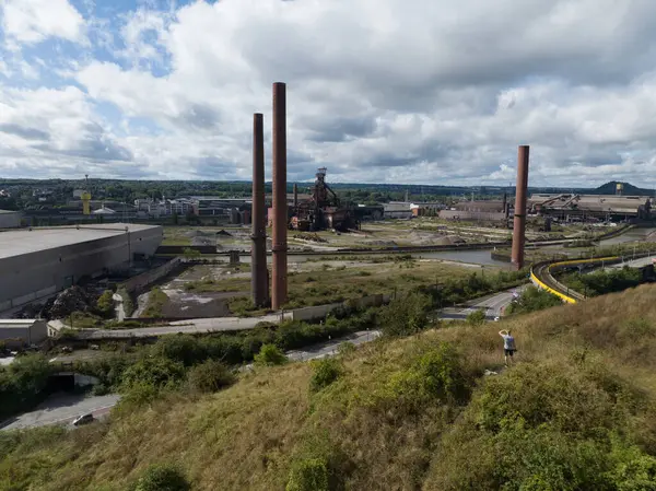 Ağır endüstriyel çelik ve metal üretimi. Charleroi, Belçika patlama fırını. Hava aracı fotoğrafları..
