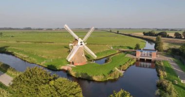 Krimstermolen büyük polder değirmeni Zuidwolde köyünün kuzeyinde, Het Hogeland, Groningen ili..