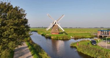 Krimstermolen büyük polder değirmeni Zuidwolde köyünün kuzeyinde, Het Hogeland, Groningen ili..