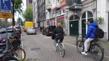 Amsterdam, Kuzey Hollanda, Hollanda, 2 Ekim 2024: Amsterdam 'daki Westerkerk Prinsengracht' ta bir kilisedir. Amsterdam şehir merkezi. Sokak görünümü.