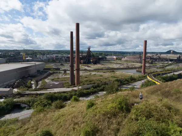 Ağır endüstriyel çelik ve metal üretimi. Charleroi, Belçika patlama fırını. Hava aracı fotoğrafları..