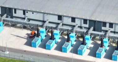Hollanda 'daki büyük ölçekli bir veri merkezinin yapı ve donanımı. bir hava aracı videosu