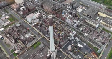 Alman ruhr bölgesinde, Chempark Krefeld 'de endüstrinin insansız hava aracı videosu..