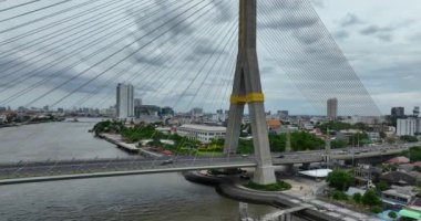 Rama VIII Köprüsü Bangkok, Tayland 'da, insansız hava aracı görüntüsü.