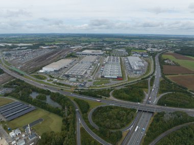 Dudelange, Esch, Lüksemburg, 11 Eylül 2024: Lüksemburg 'daki Dudelange sanayi ve ticaret bölgesinde hava aracı fotoğrafı.
