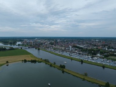Roermond 'un hava aracı fotoğrafı, şehrin genel görünüşü. Hollanda 'da..