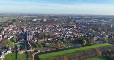 Vianen, Utrecht, Hollanda köyünün insansız hava aracı videosu..